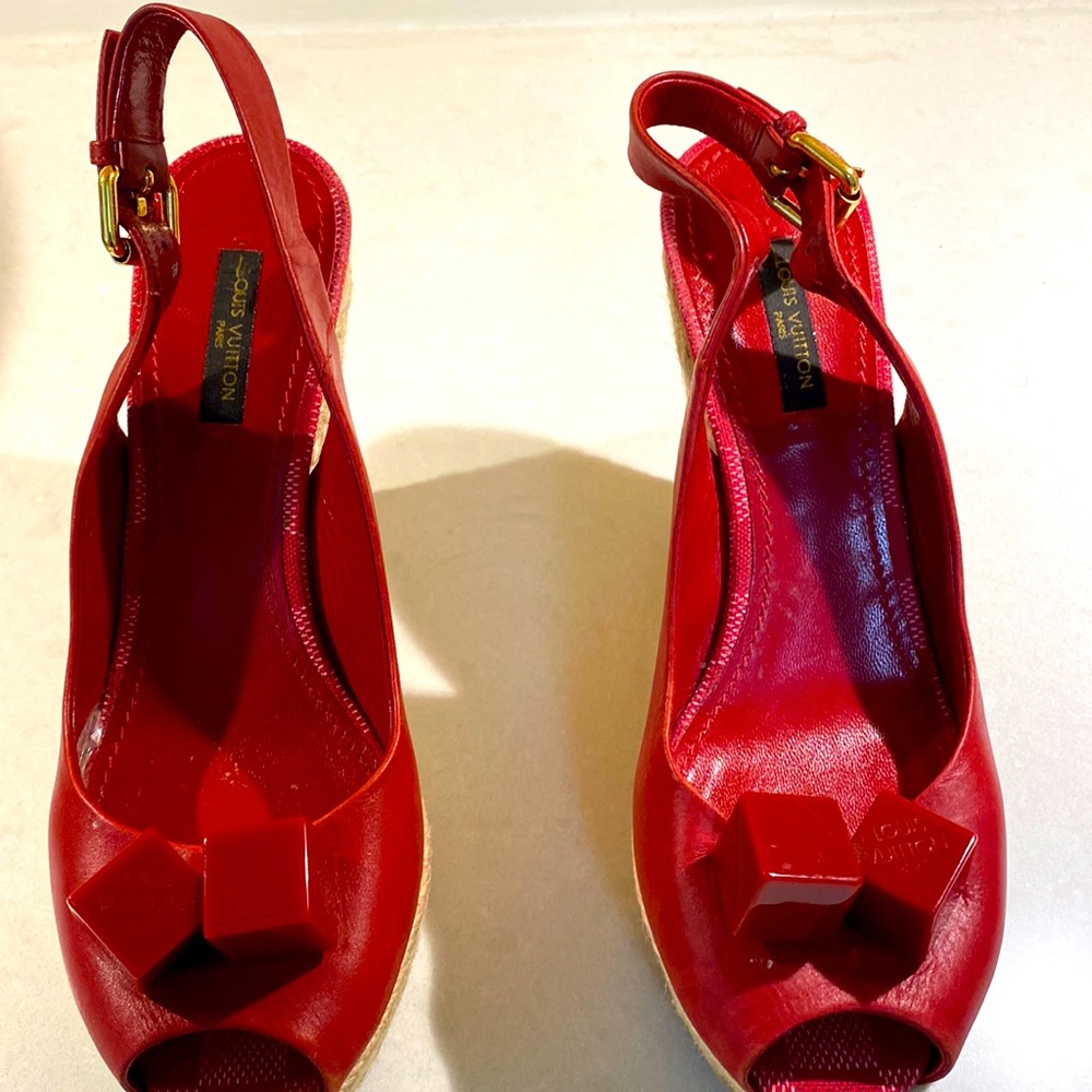 Louis Vuitton : Red Leather logo dice